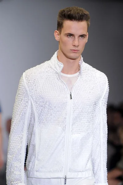Look 28